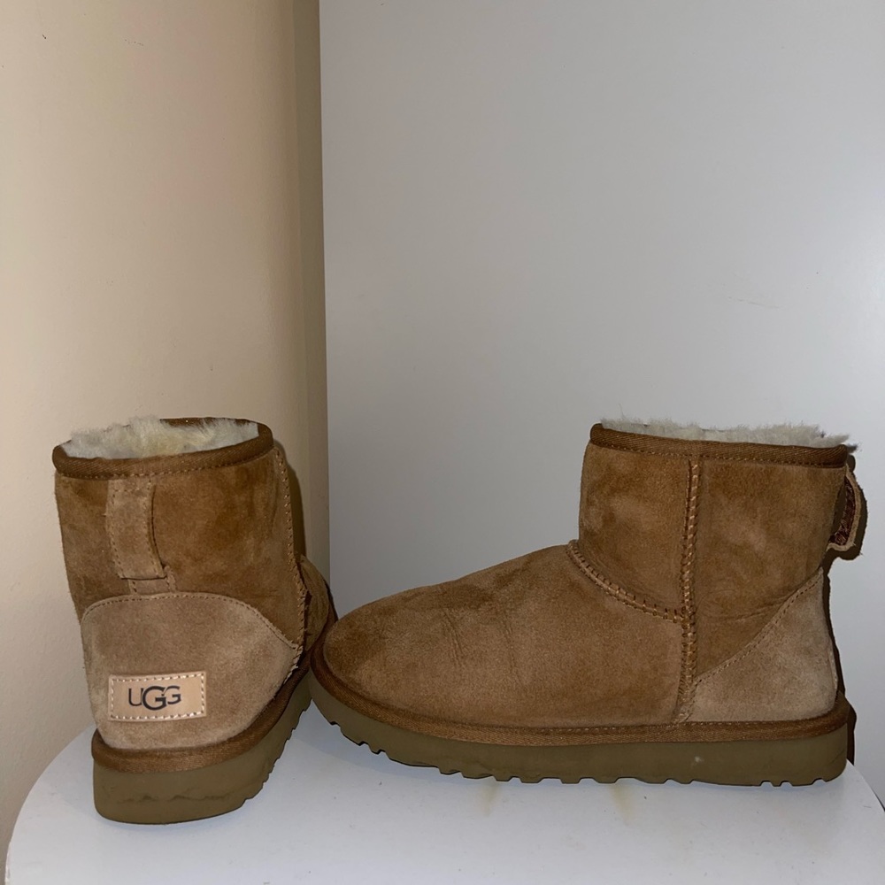 UGG mini chestnut
